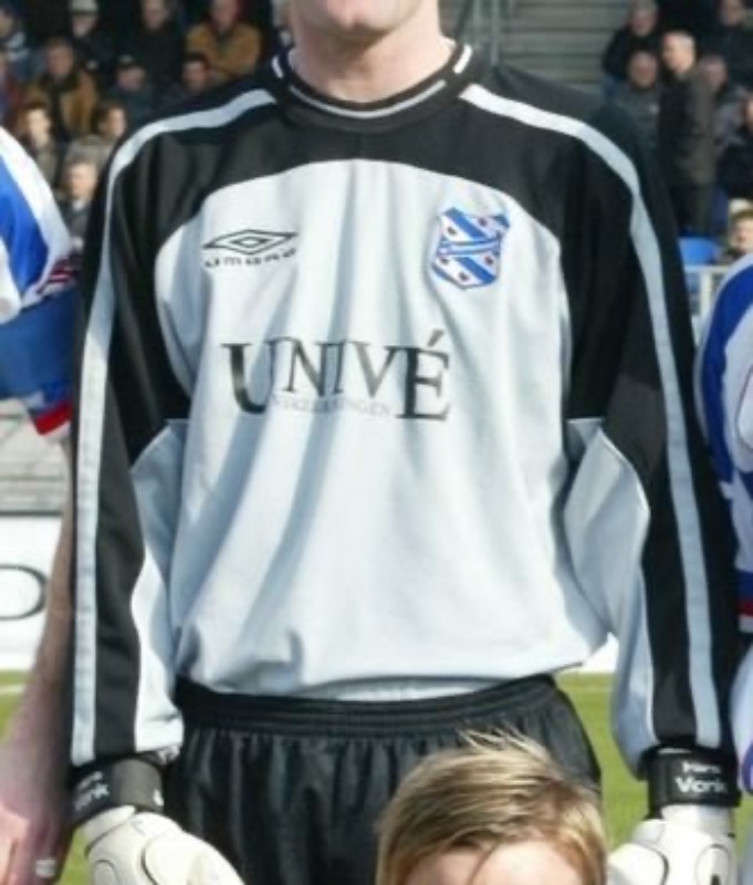 sc Heerenveen 2002-03 GK 1 Kit