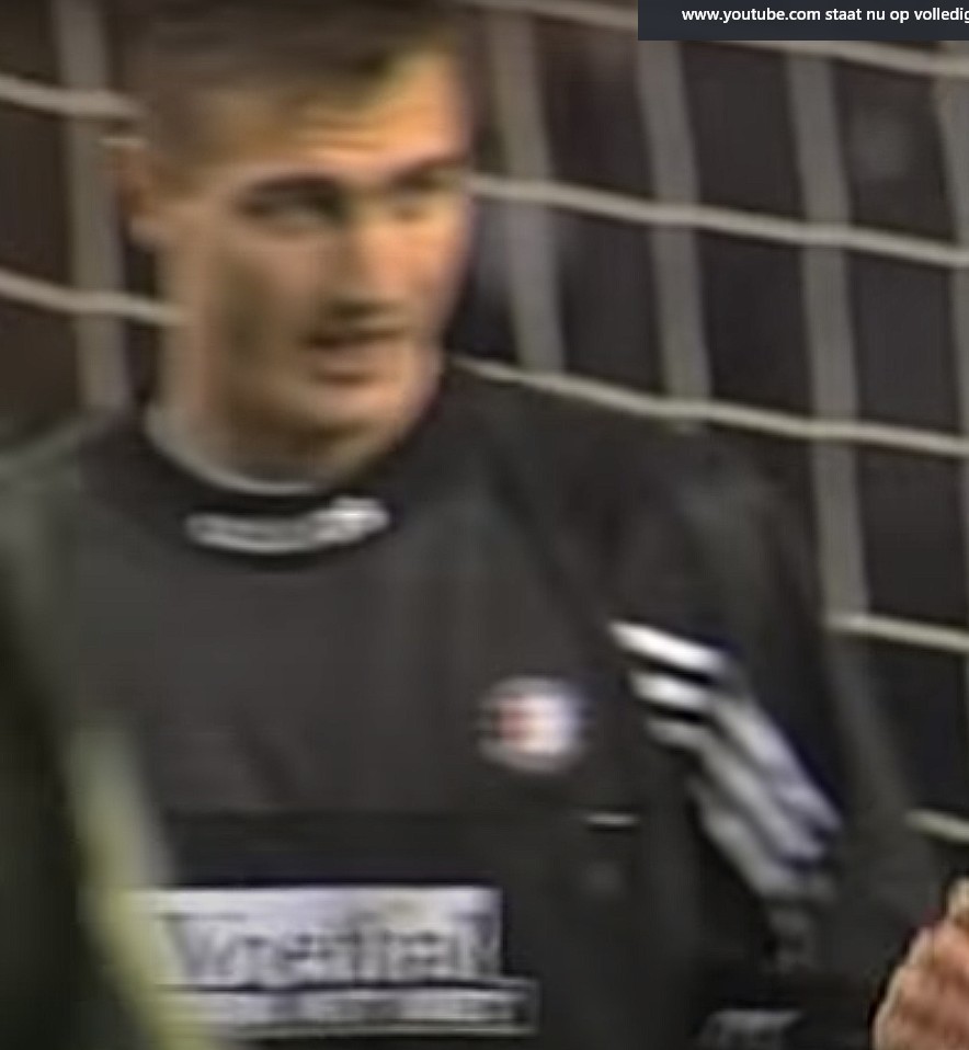 Feyenoord 1997-98 GK 1 V2 Kit
