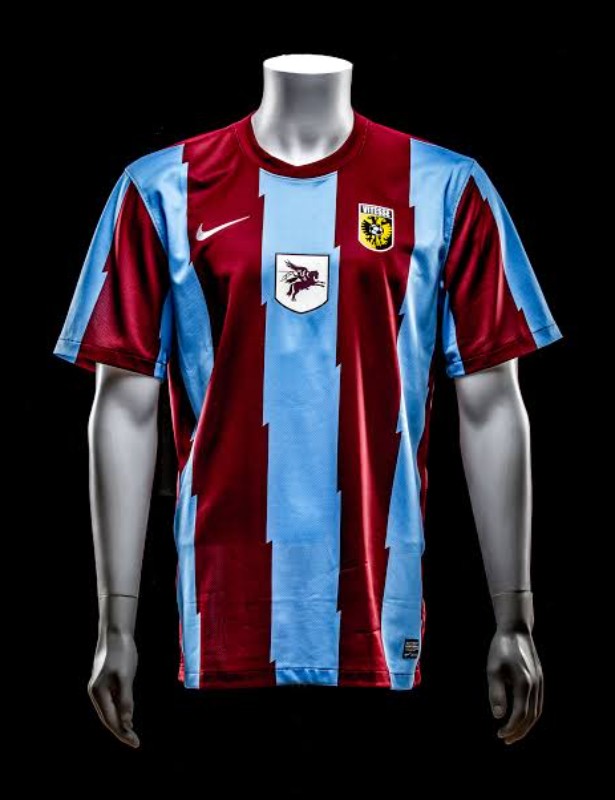 Vitesse 2012-13 Third Kit