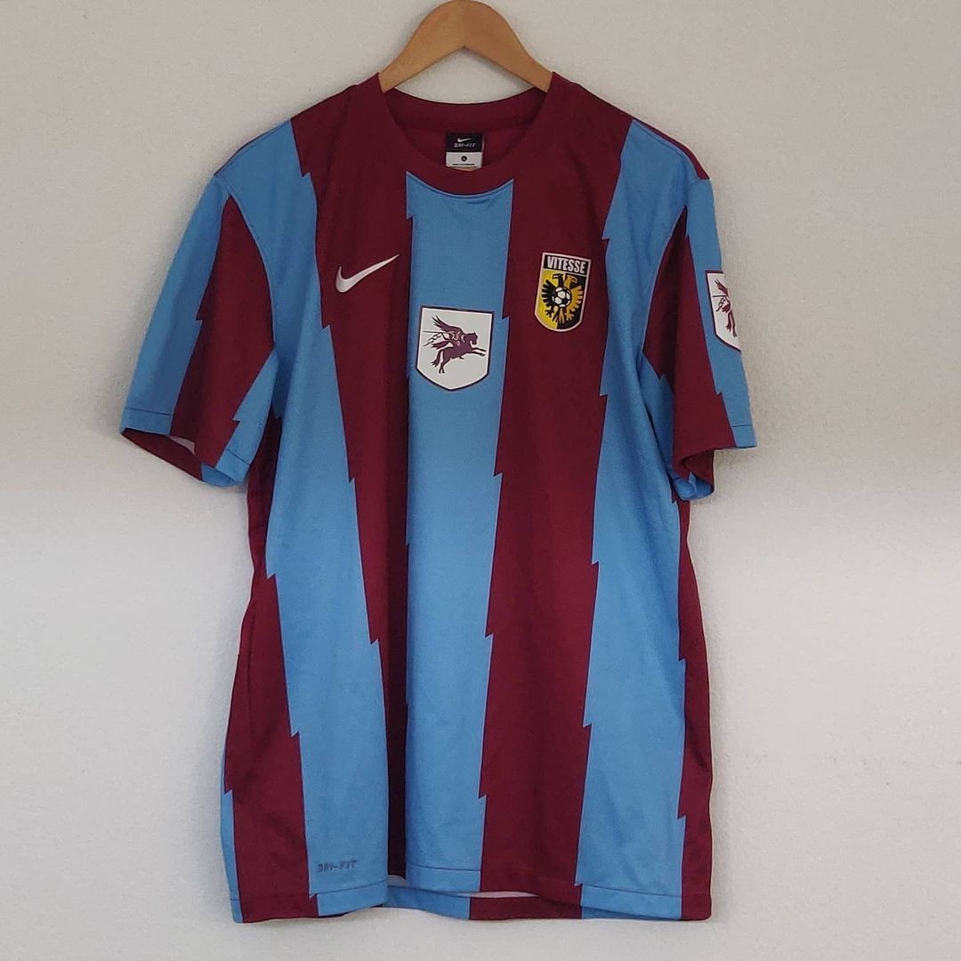 Vitesse 2012-13 Third Kit