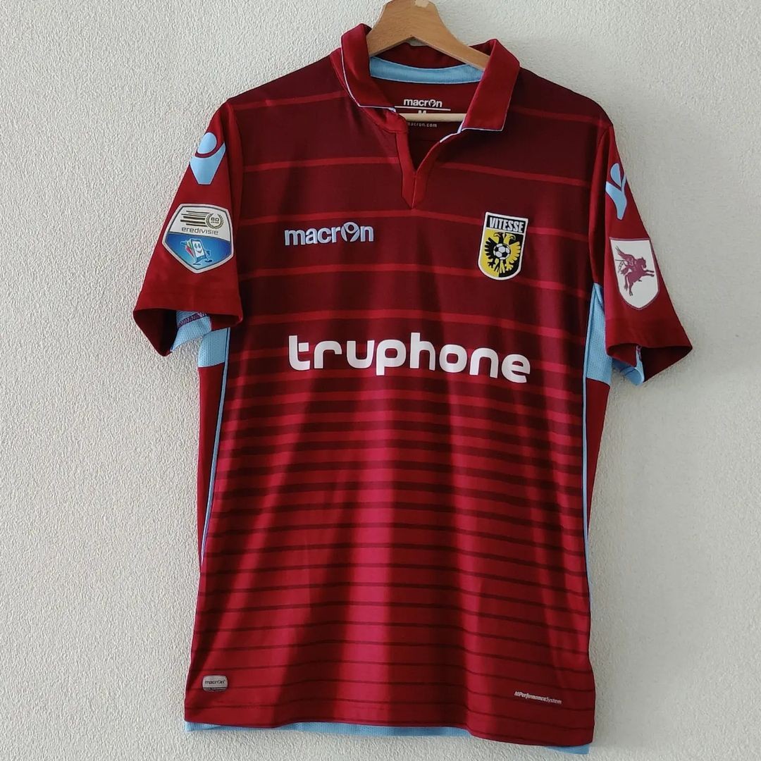 Vitesse 2016-17 Third Kit