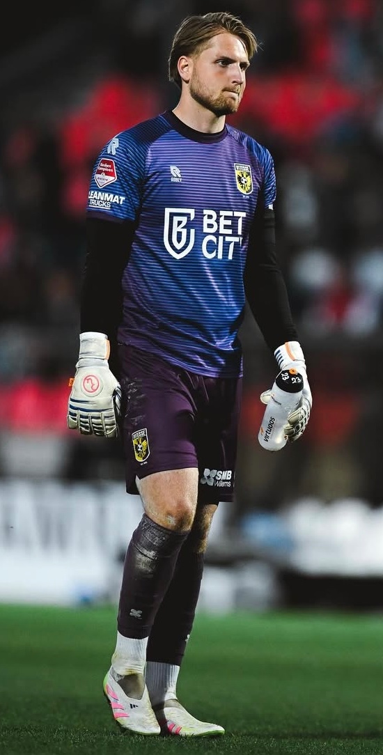 Vitesse 2024-25 GK 2 Kit