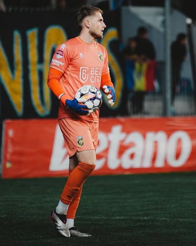 Vitesse 2024-25 GK 3 Kit