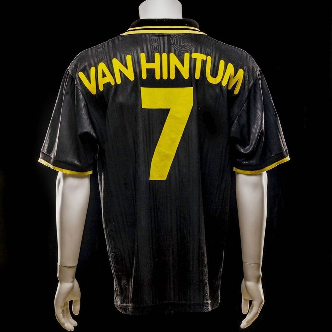 Vitesse 1997-98 Third Kit