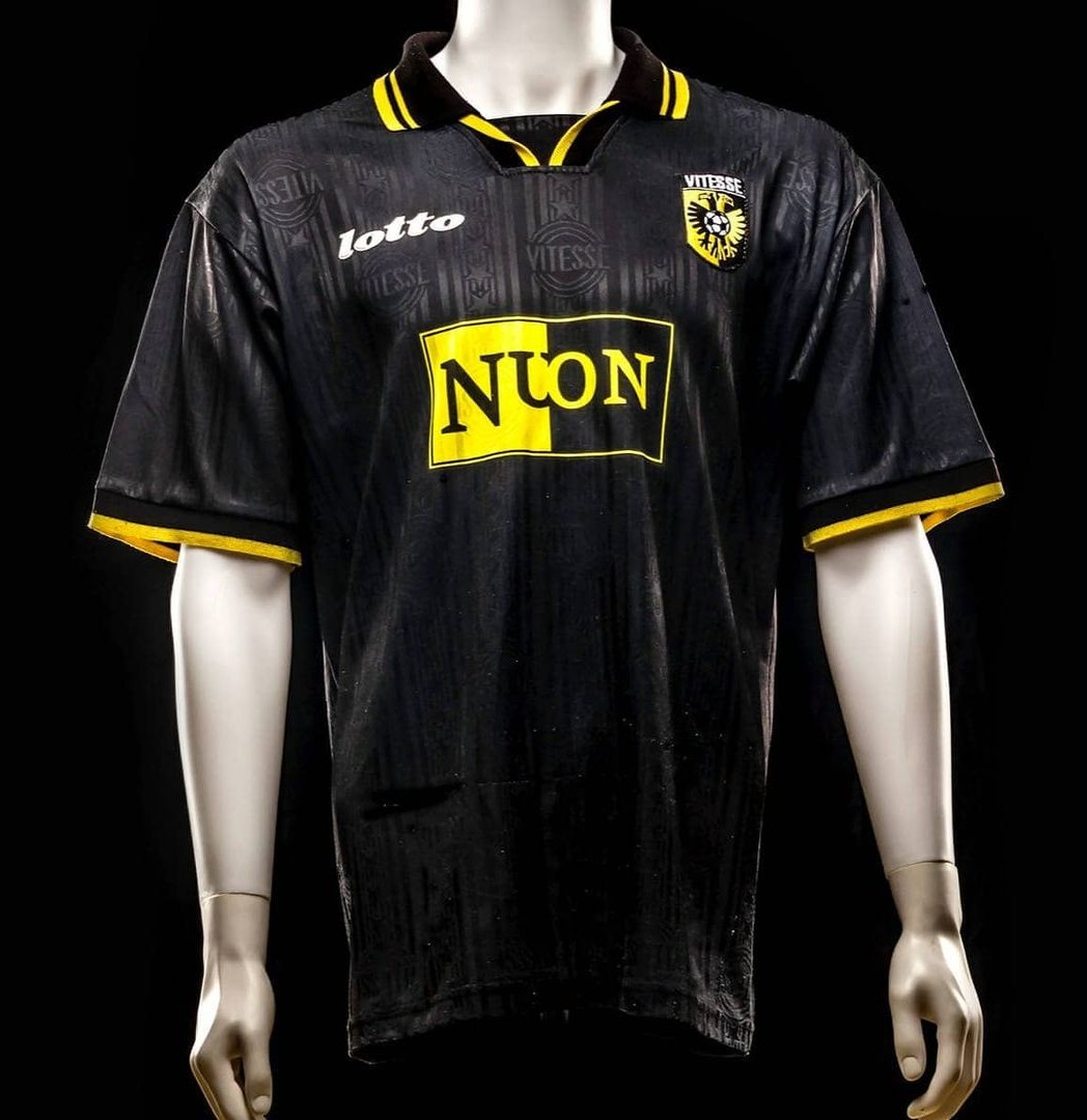 Vitesse 1997-98 Third Kit