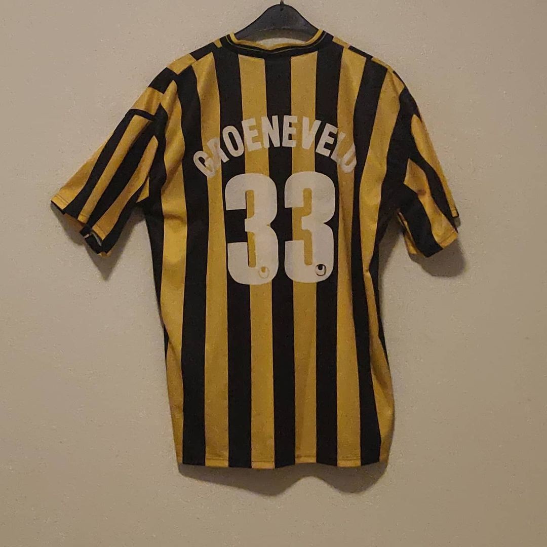 Vitesse 2001-02 Home Kit