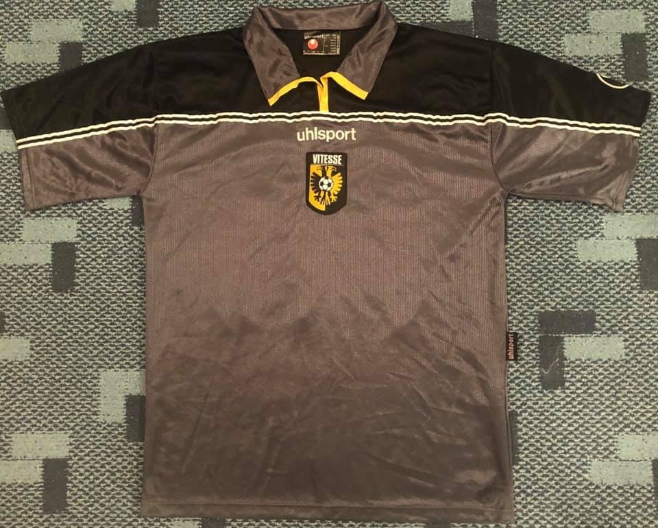 Vitesse 2001-02 Away Kit