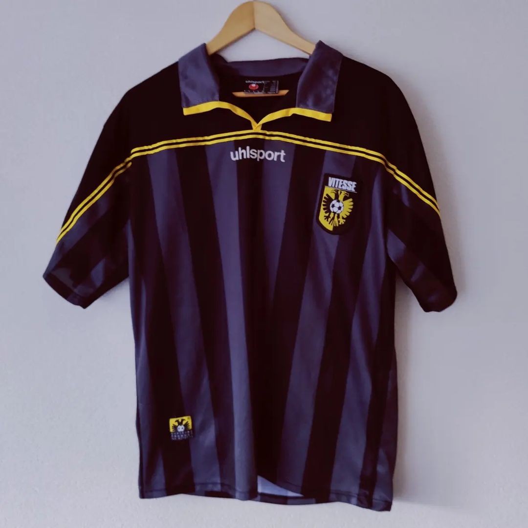 Vitesse 2001-02 Third Kit