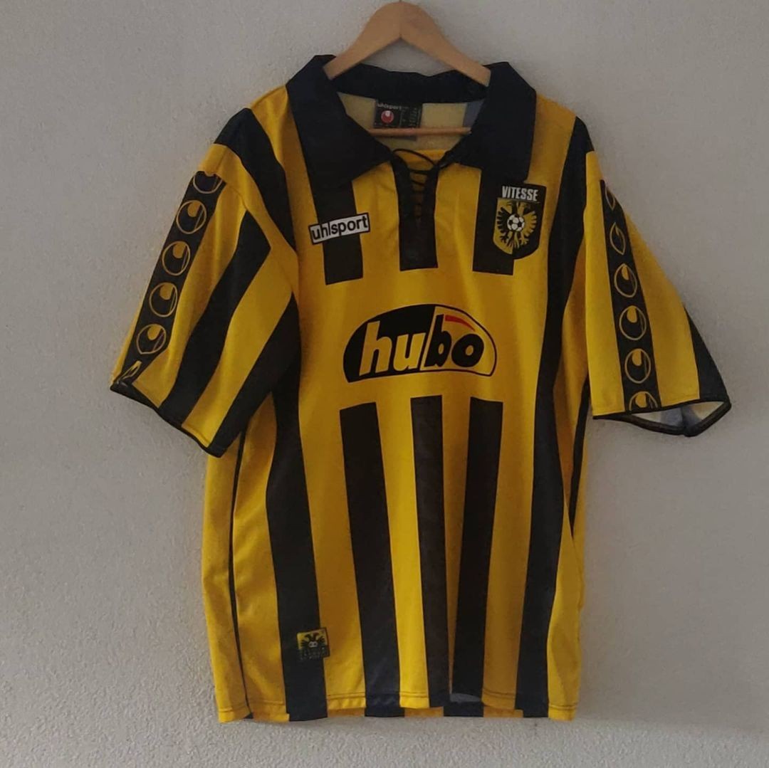 Vitesse 2002-03 European Home Kit