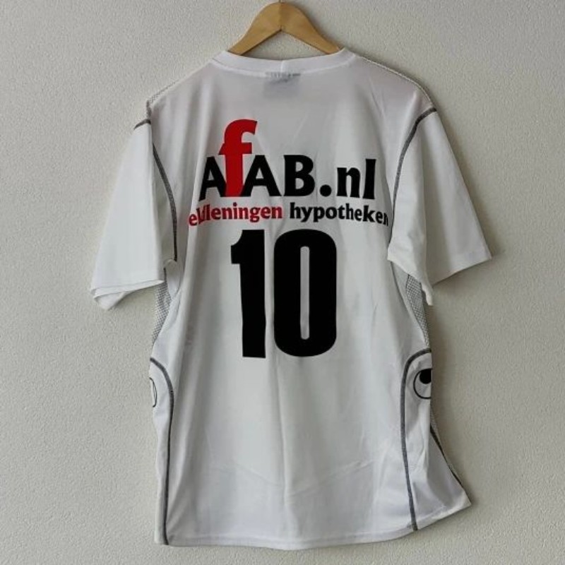 Vitesse 2004-05 Away Kit