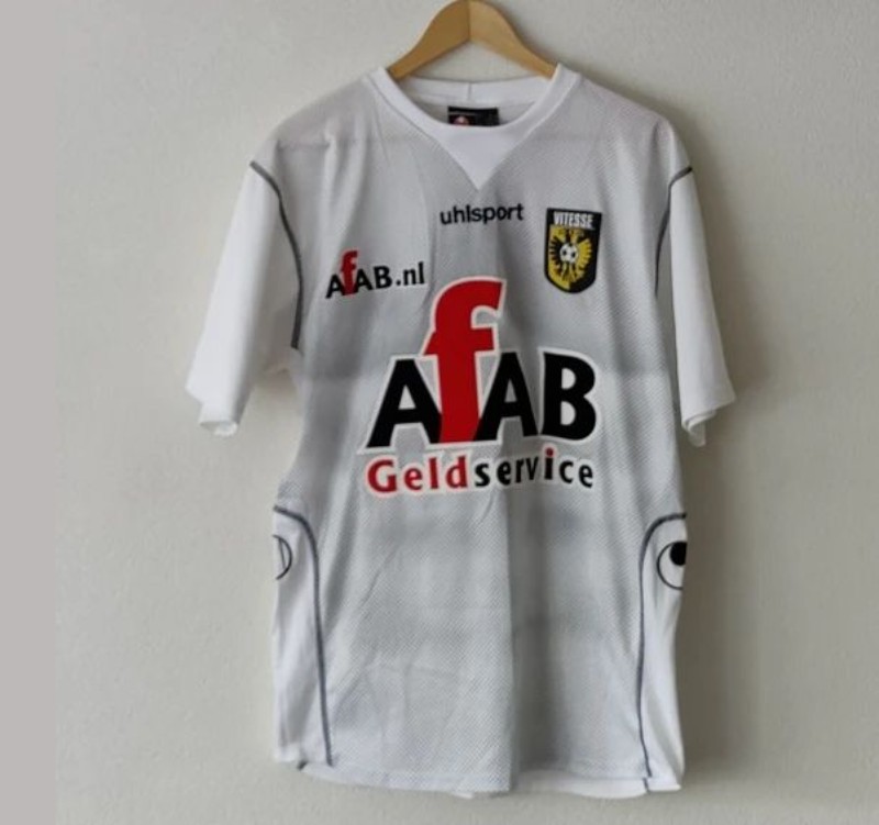 Vitesse 2004-05 Away Kit