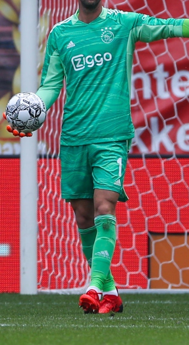 Ajax Amsterdam 2021-22 GK Home Kit