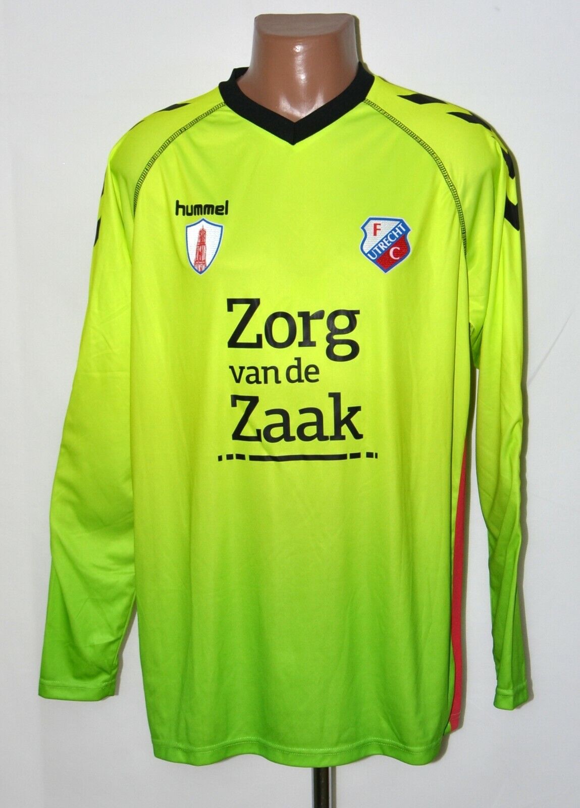FC Utrecht 2016-17 GK 2 Kit