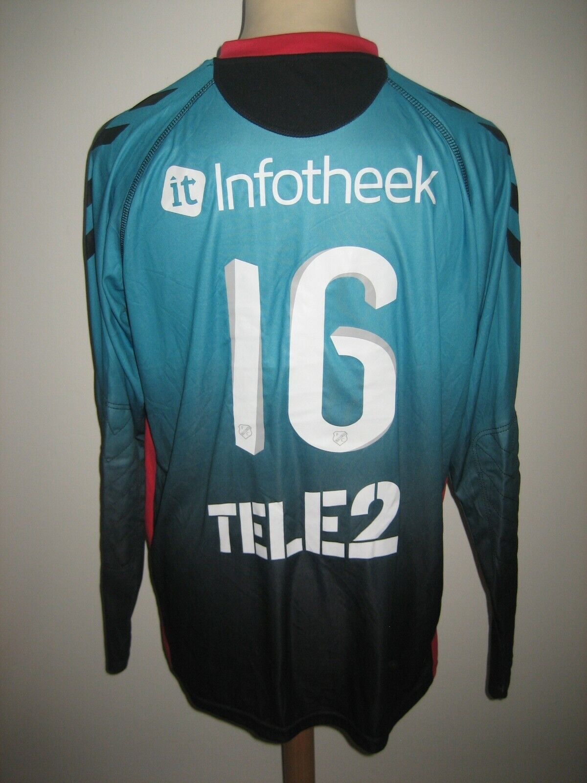 FC Utrecht 2017-18 GK 2 Kit