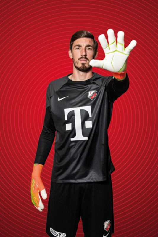 FC Utrecht 2022-23 GK 2 Kit