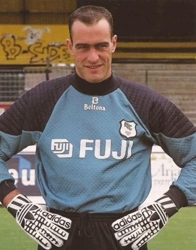 NAC Breda 1995-96 GK 1 Kit