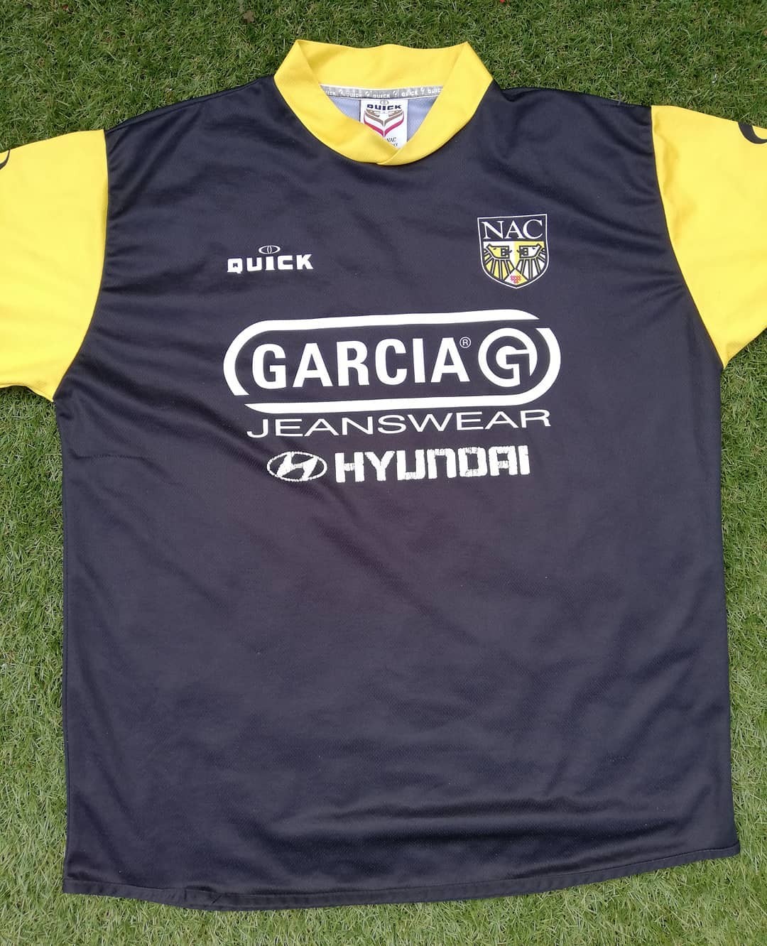 NAC Breda 2003-04 Third Kit