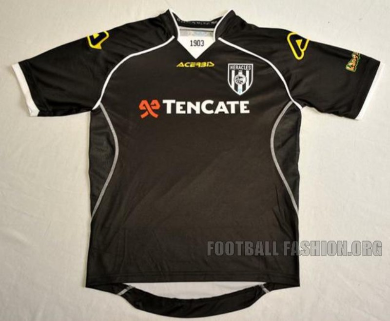 Heracles Almelo 2015-16 Away Kit