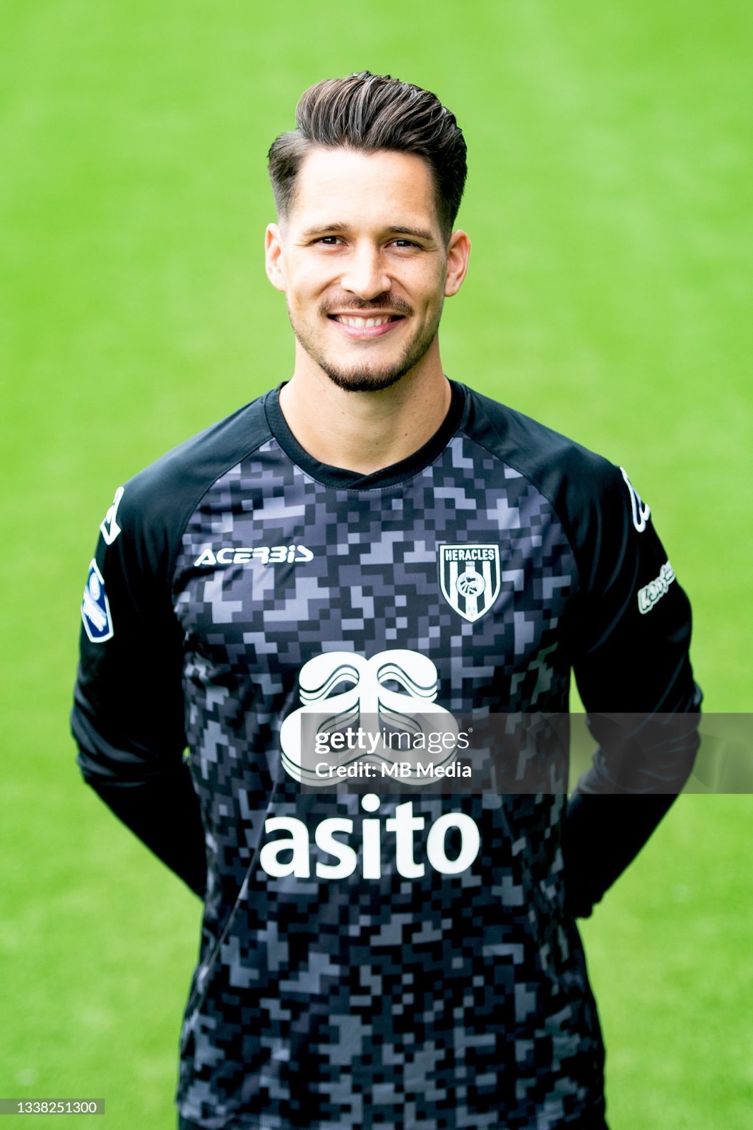 Heracles Almelo 2021-22 GK 3 Kit