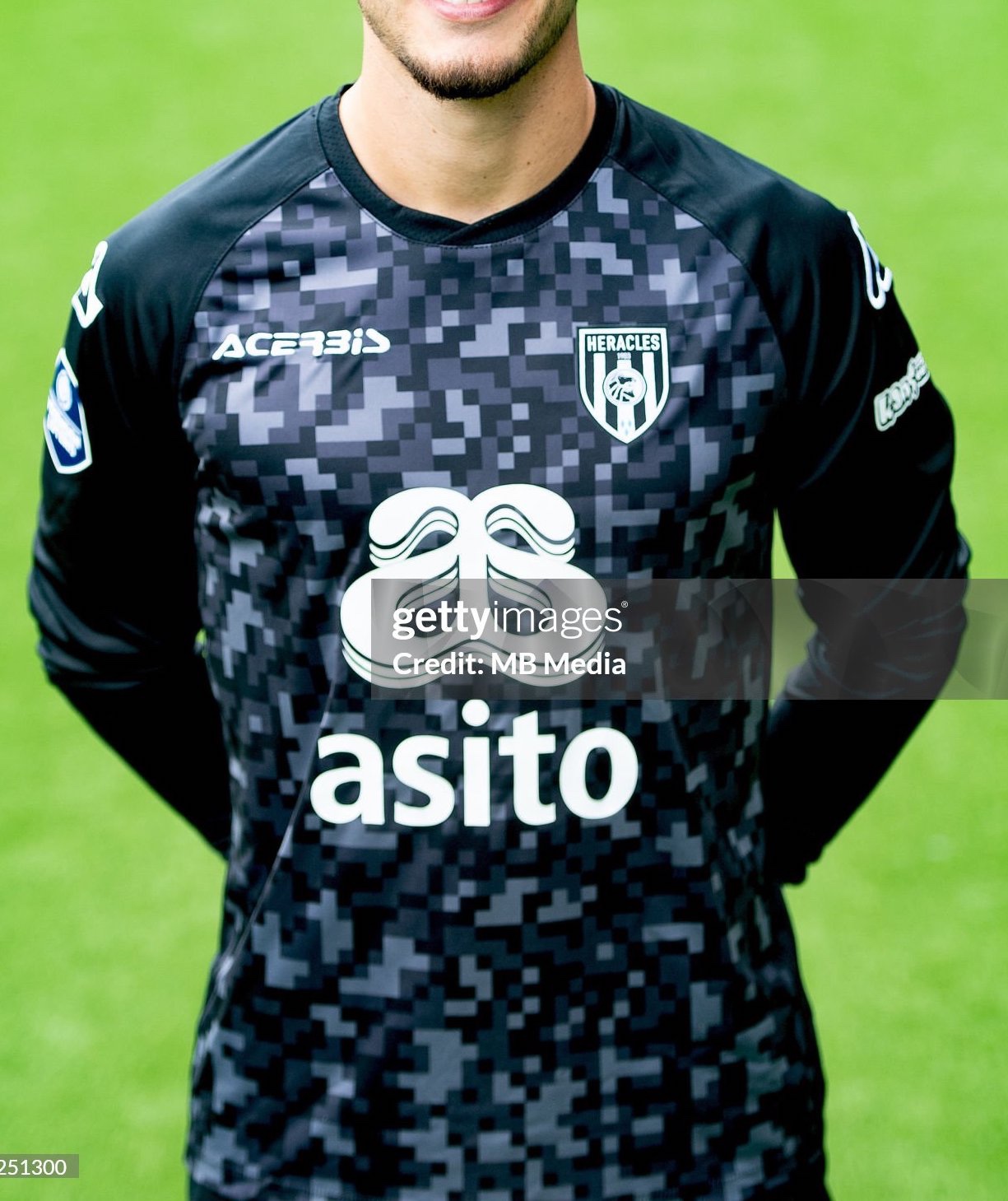 Heracles Almelo 2021-22 GK 3 Kit