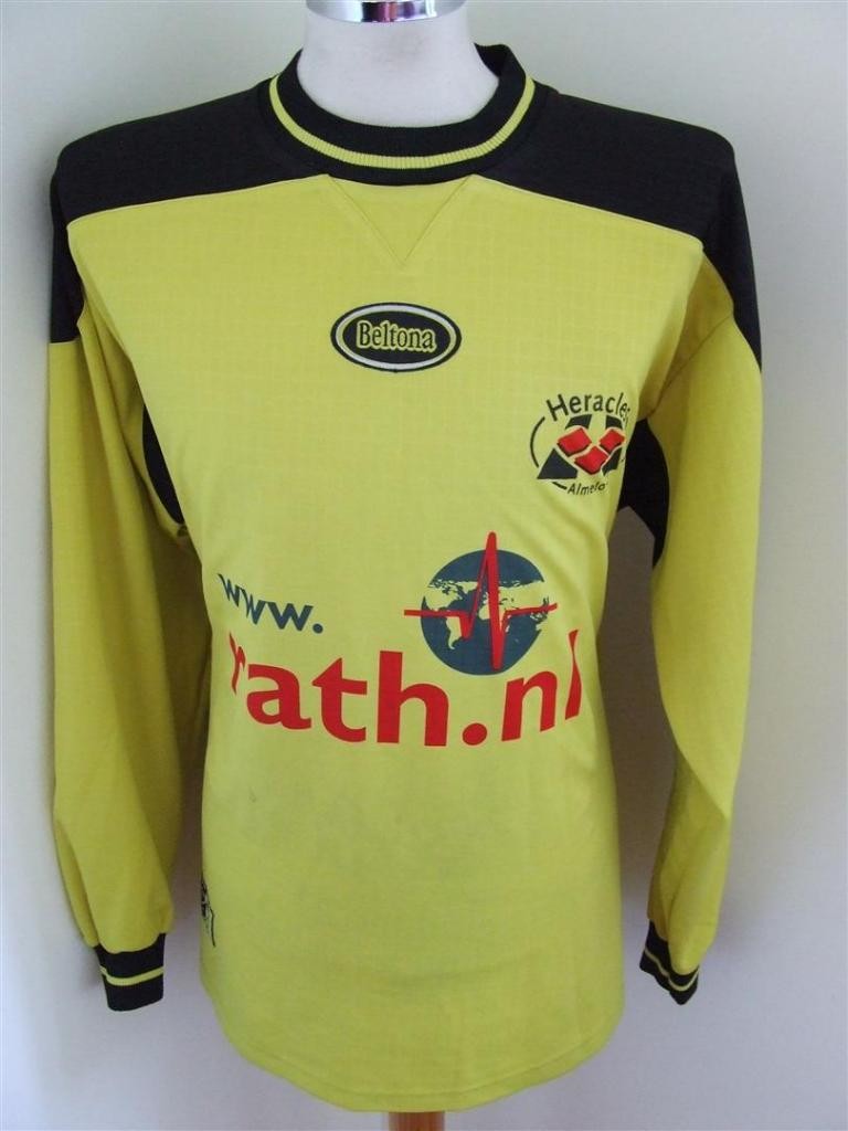Heracles Almelo 2001-02 GK Kit