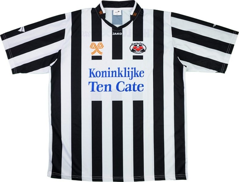 Heracles Almelo 2005-06 Home Kit