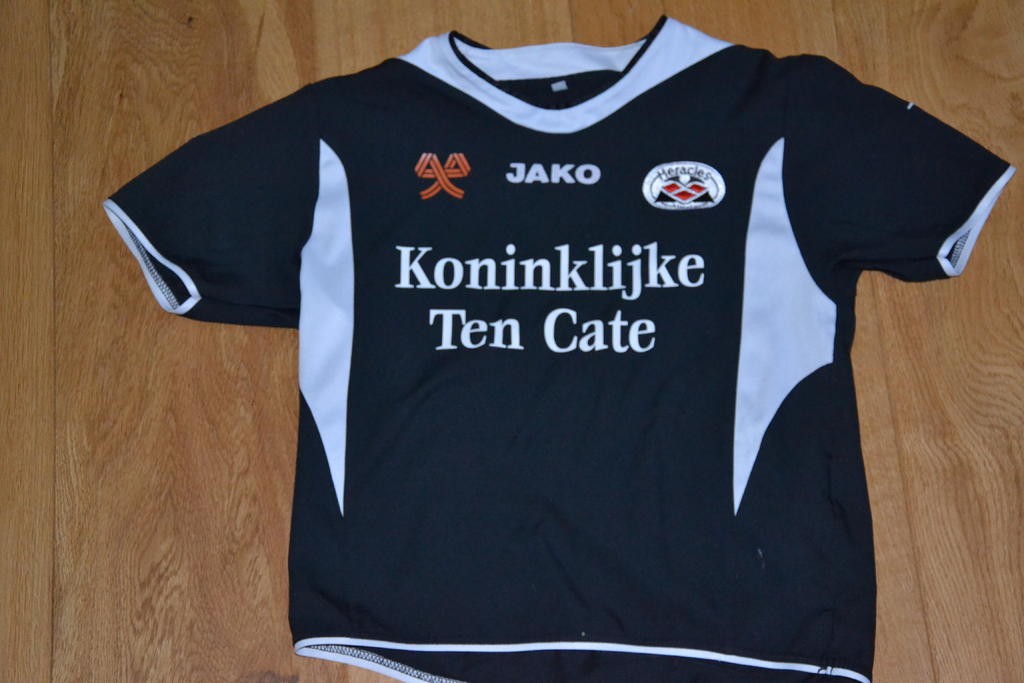 Heracles Almelo 2005-06 Third Kit