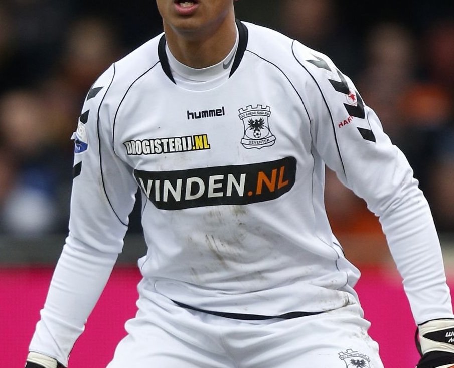 Go Ahead Eagles 2013-14 GK 1 Kit