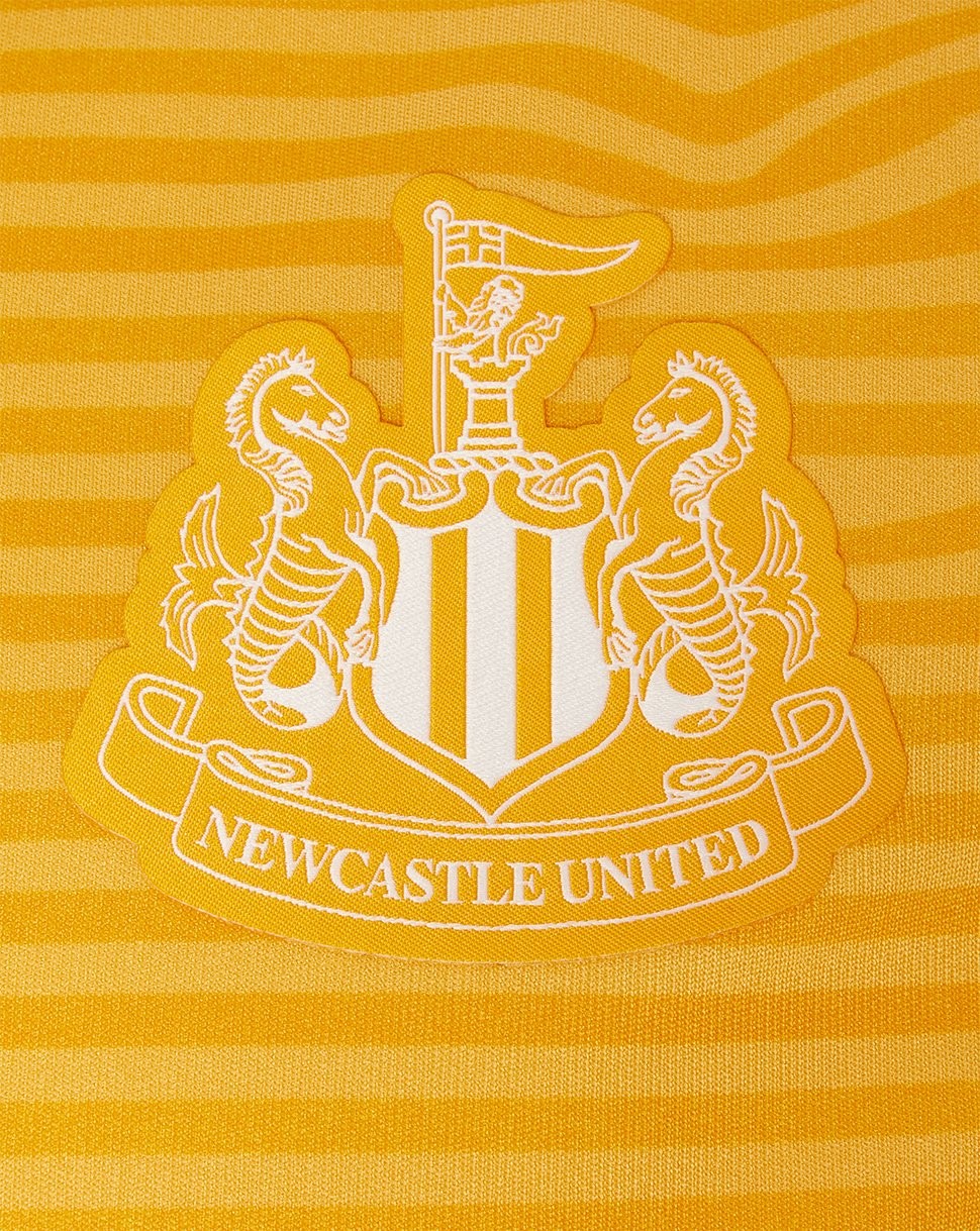 Newcastle United 2021-22 GK Away Kit