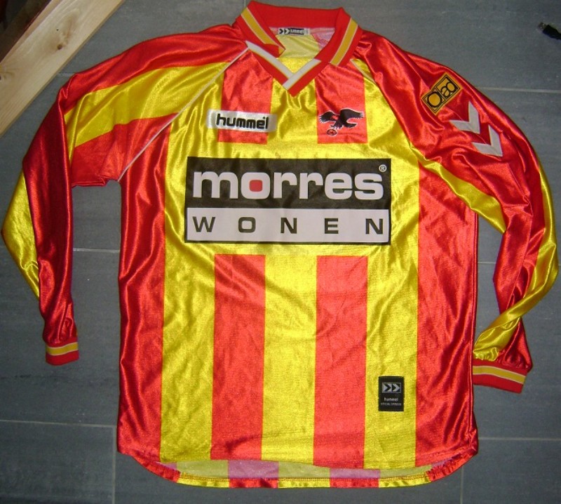 Go Ahead Eagles 2000-01 Home Kit