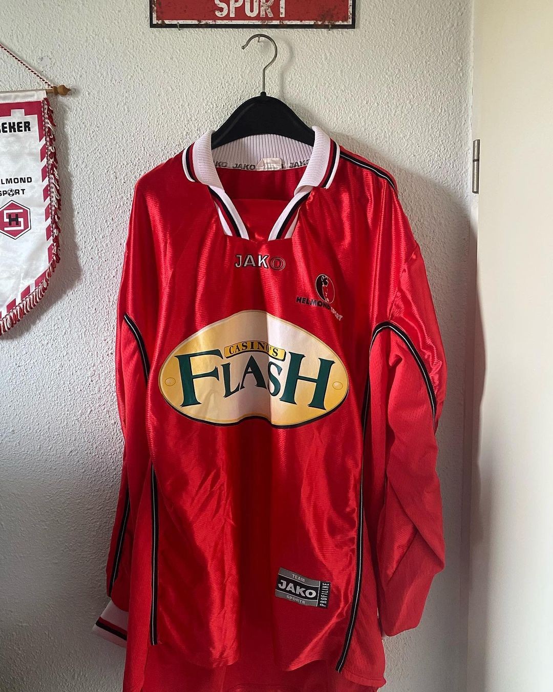Helmond Sport 2000-01 Home Kit