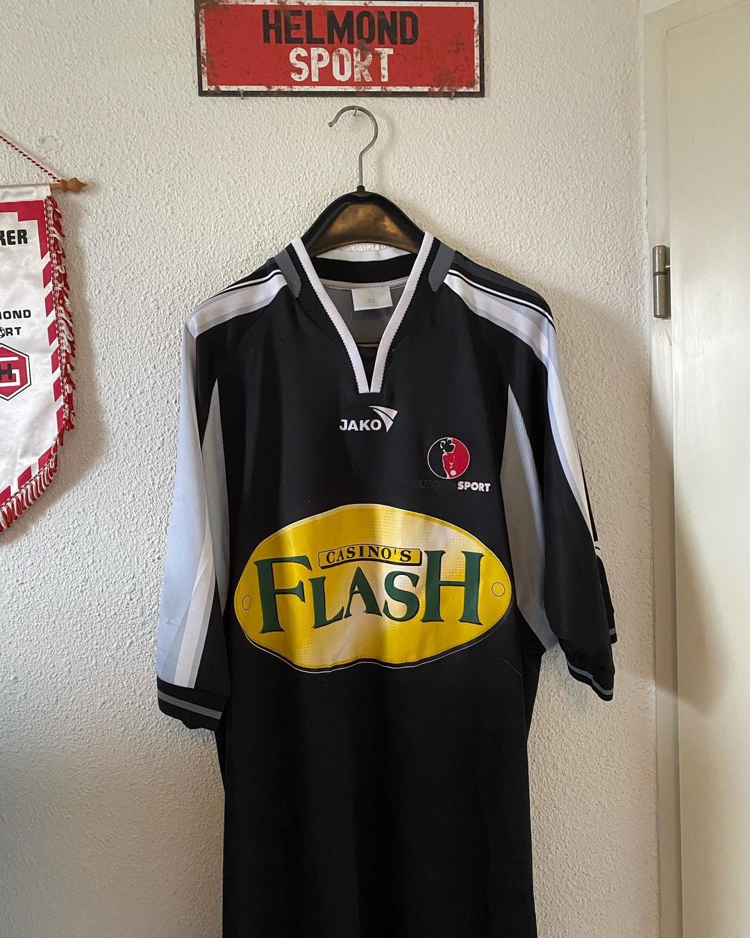 Helmond Sport 2001-02 Away Kit