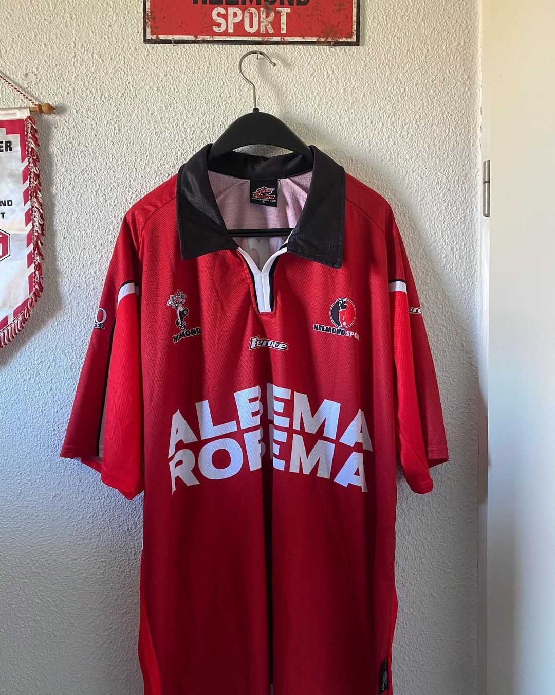 Helmond Sport 2005-06 Home Kit