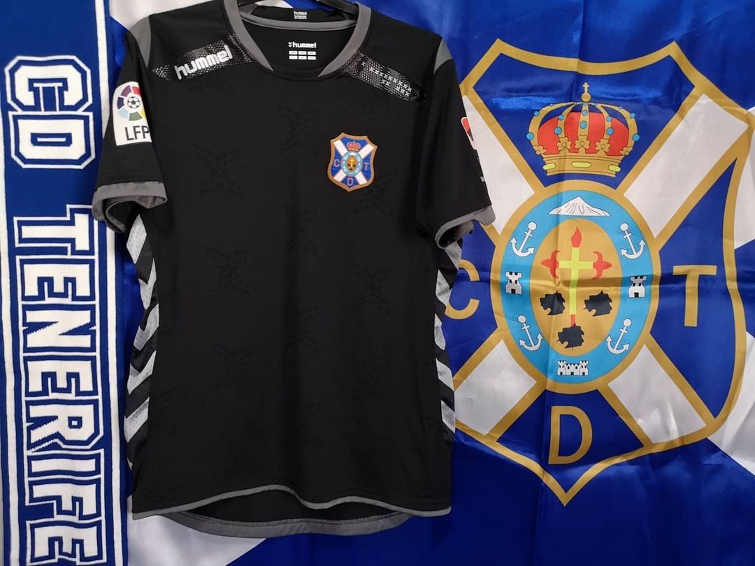 CD Tenerife 2014-15 GK Kit