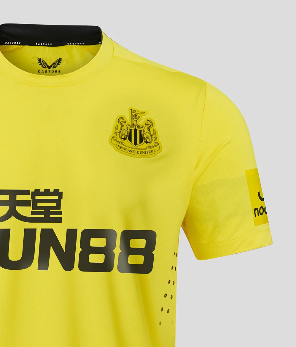 Newcastle United 2022-23 GK Third Kit