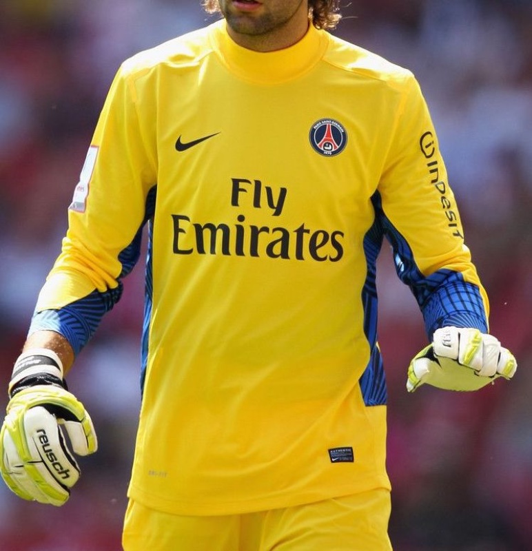 Paris Saint-Germain 2011-12 GK 2 Kit