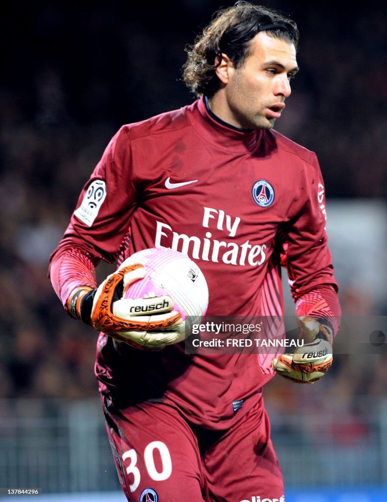 Paris Saint-Germain 2011-12 GK 4 Kit