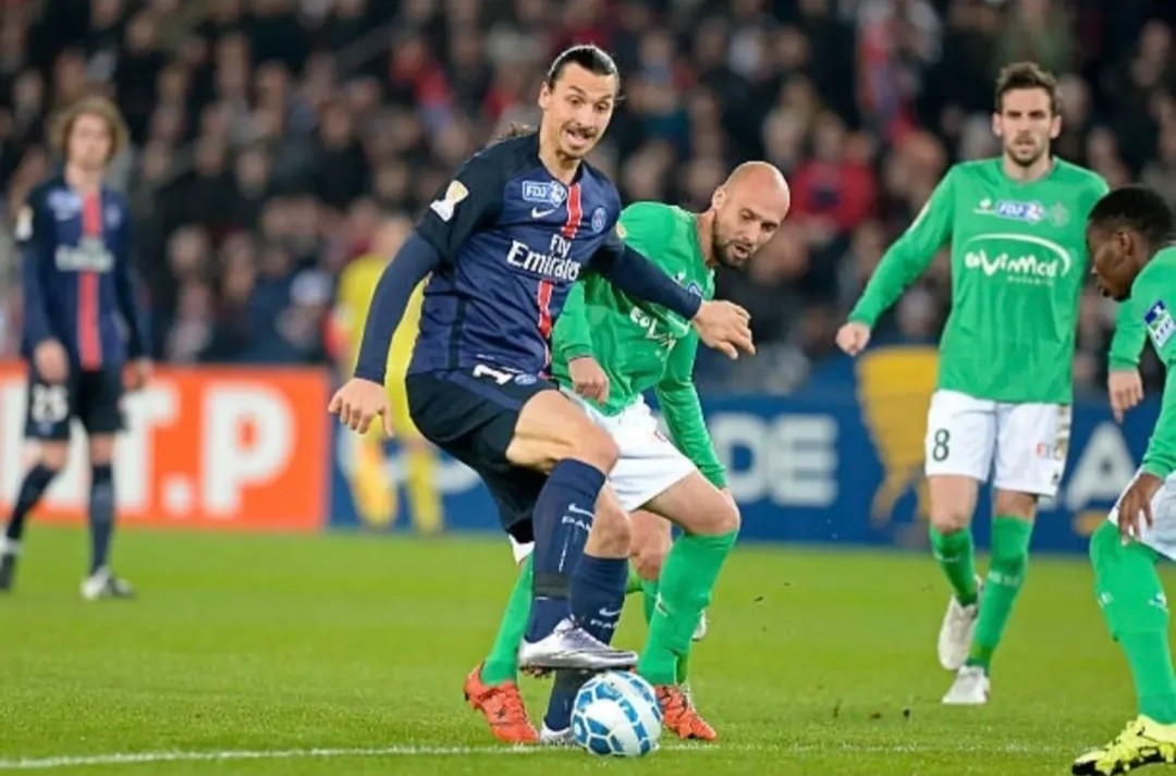 Paris Saint-Germain 2015-16 Coupe de la Ligue Home Kit
