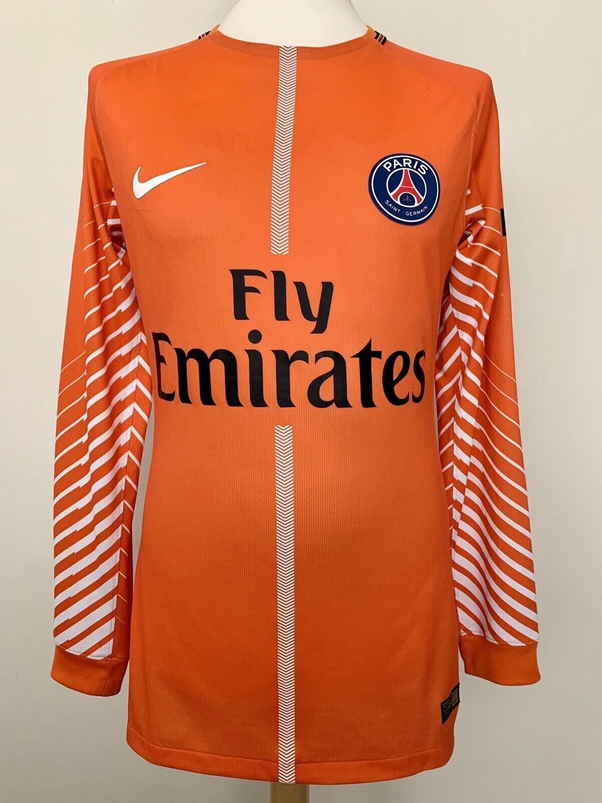 Paris Saint-Germain 2017-18 GK 1 Kit
