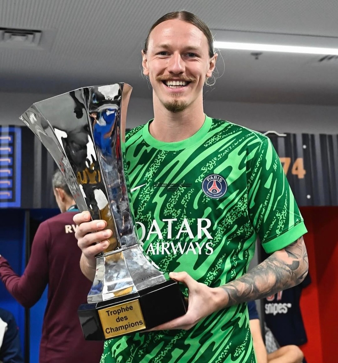 Paris Saint-Germain 2024-25 Trophée des Champions Final GK Kit