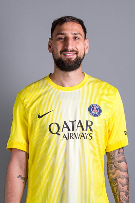 Paris Saint-Germain 2025-26 GK 3 Kit