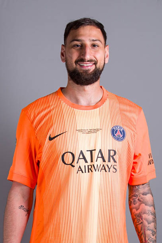 Paris Saint-Germain 2025-26 GK 4 Kit