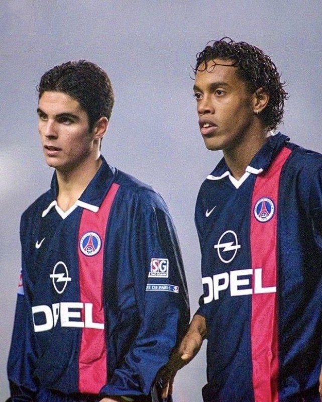 Paris Saint-Germain 2001-02 Home Kit