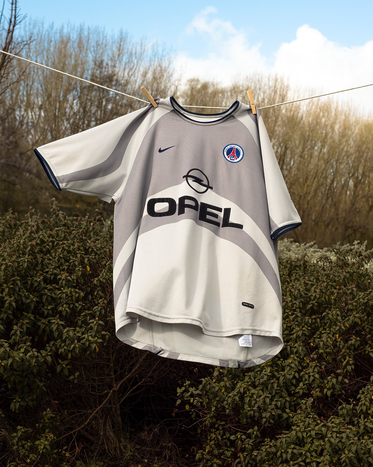 Paris Saint-Germain 2001-02 Away Kit