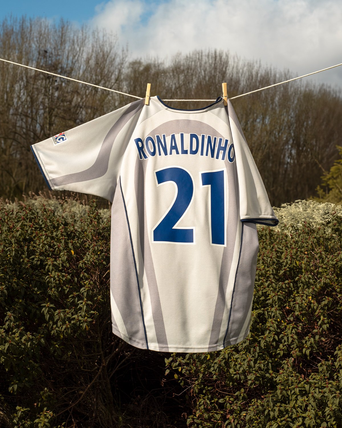 Paris Saint-Germain 2001-02 Away Kit