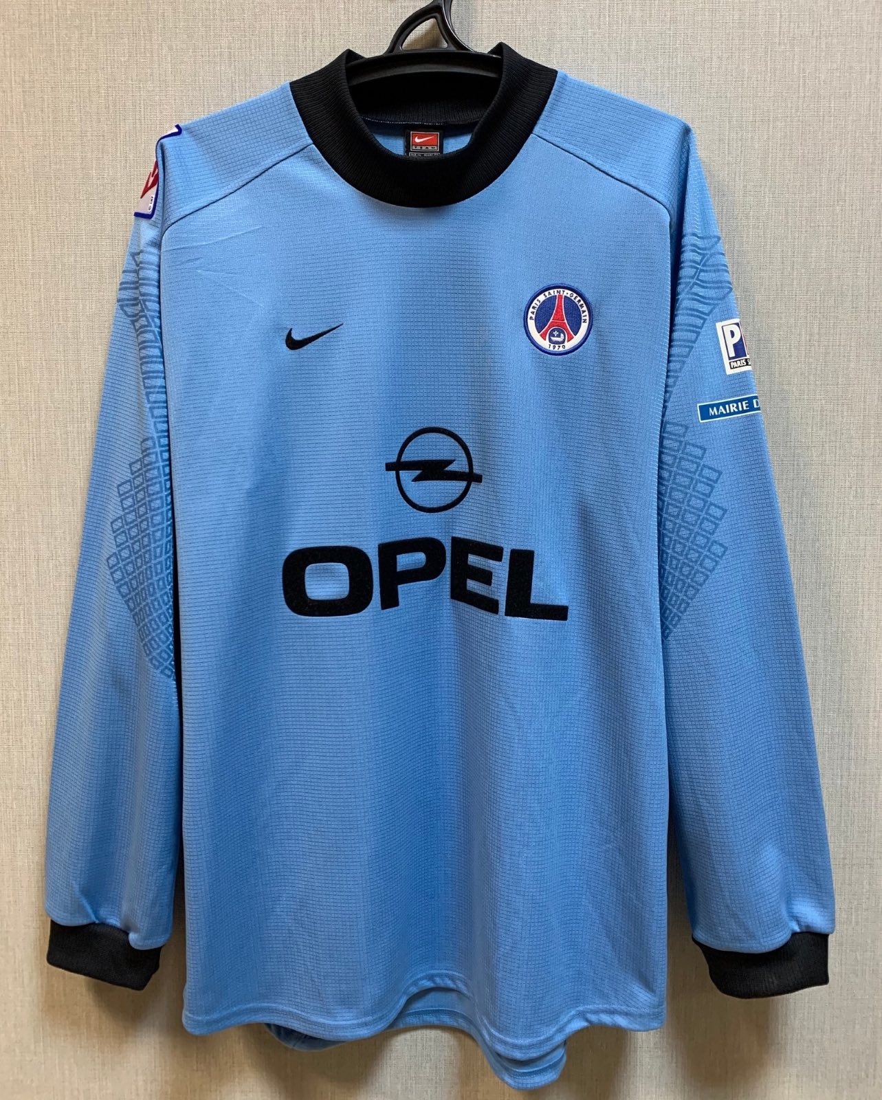 Paris Saint-Germain 2001-02 GK 1 Kit