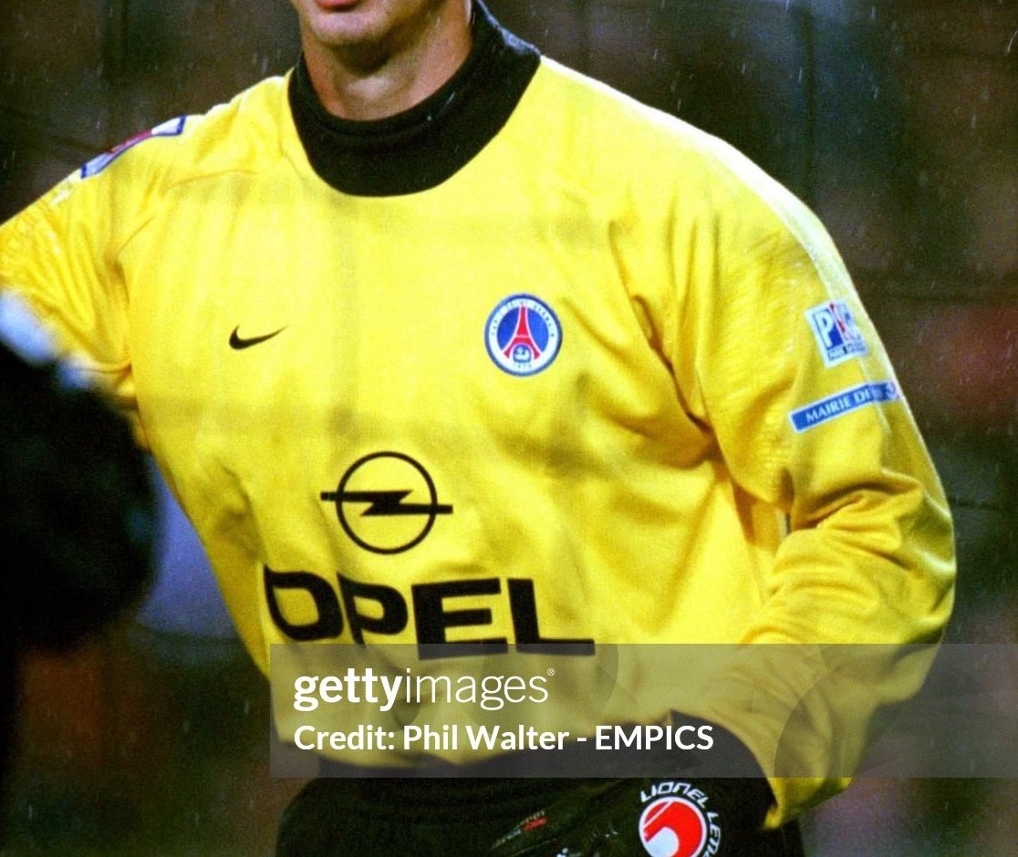 Paris Saint-Germain 2001-02 GK 2 Kit