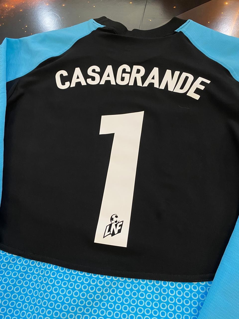 Paris Saint-Germain 2001-02 GK 1 V2 Kit