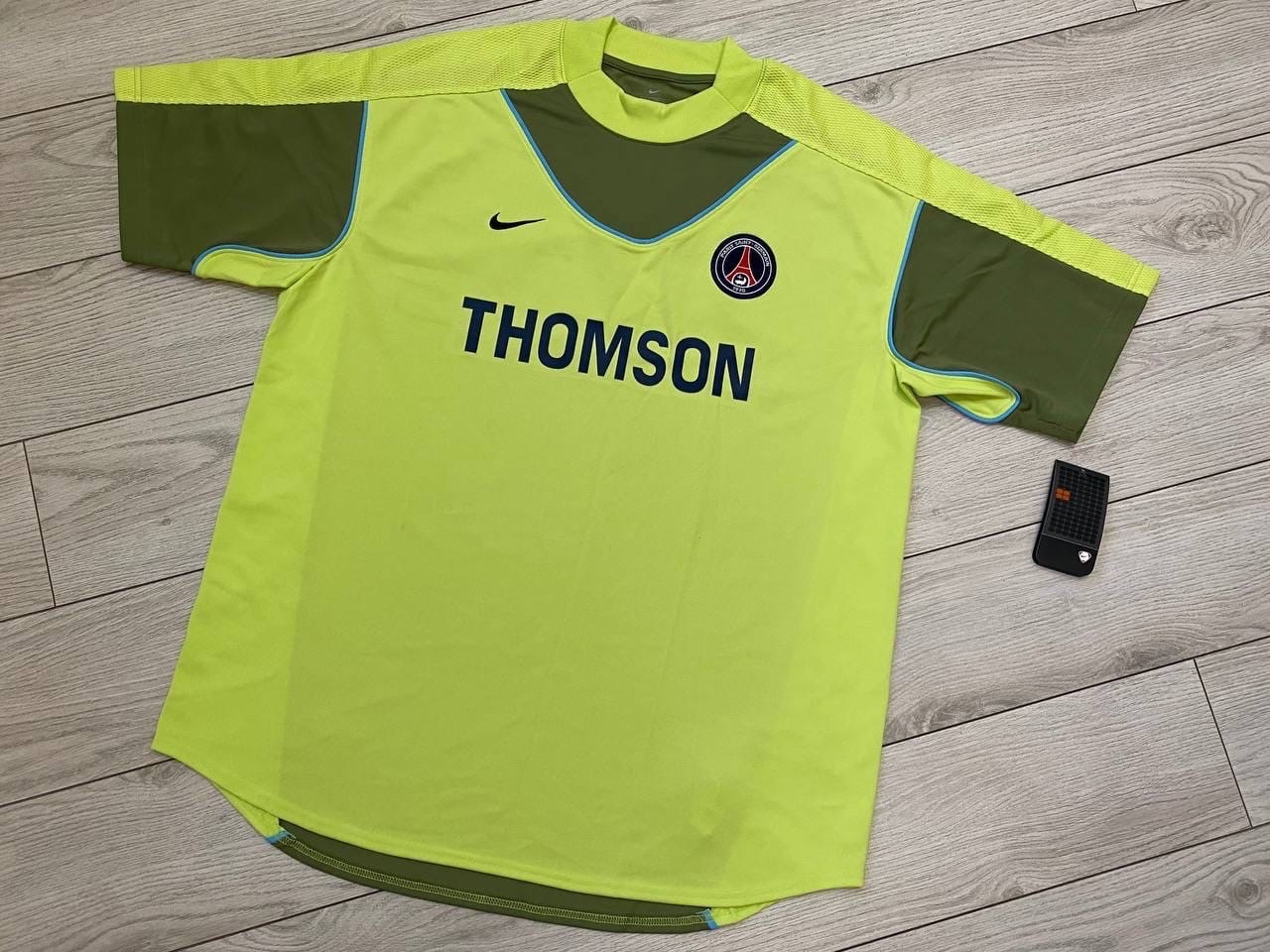 Paris Saint-Germain 2003-04 GK 1 Kit