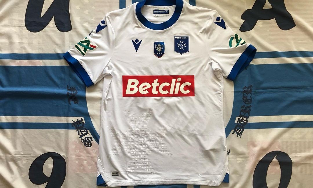 AJ Auxerre 2022-23 Cup Home Kit